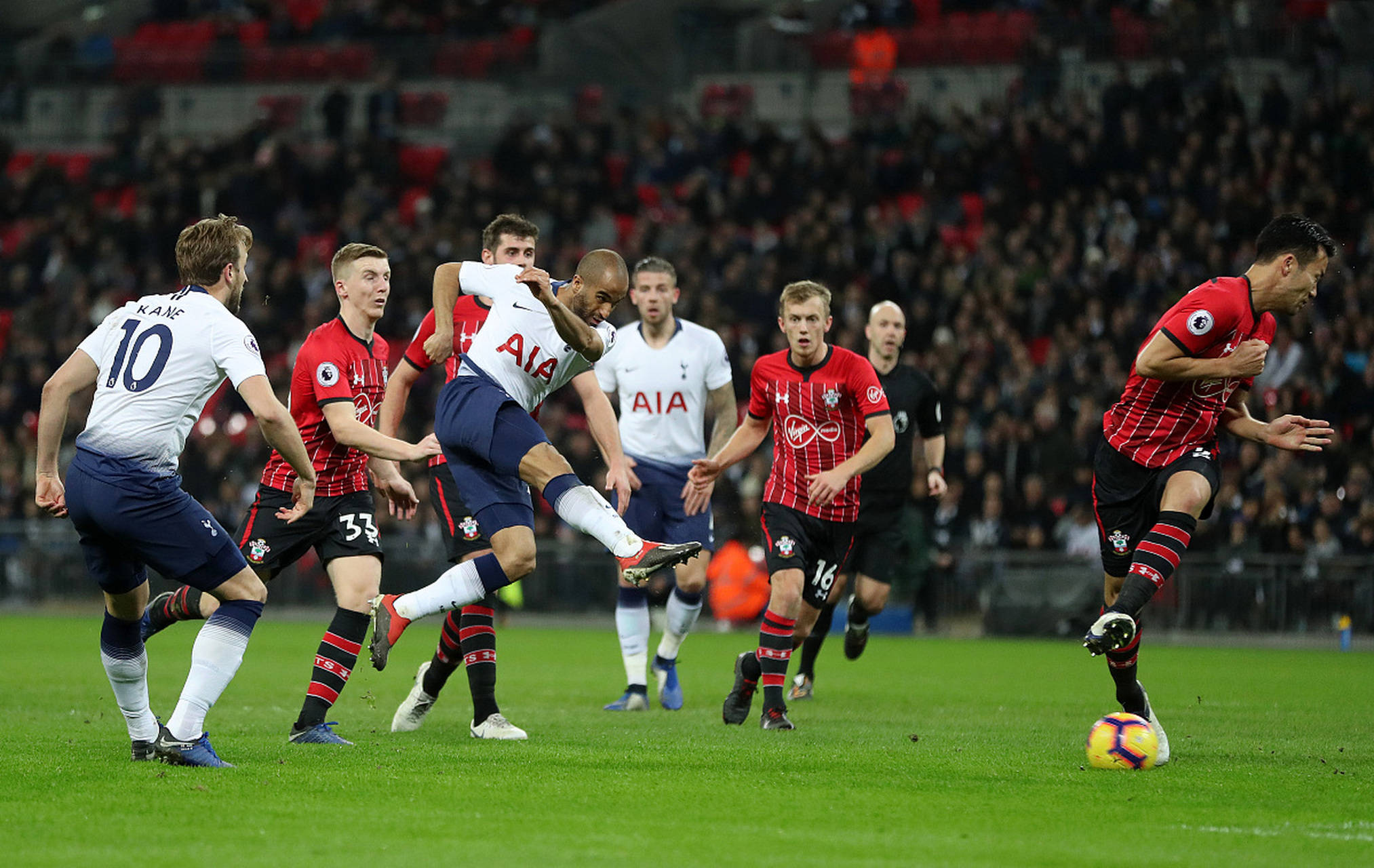 比赛中立于 比赛中立于