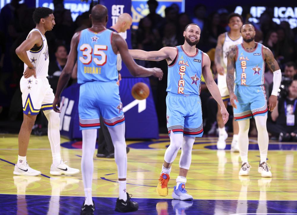 在传球时需 在传球时需